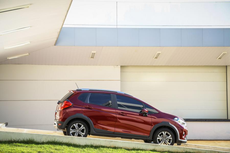  Honda WR-V 2017 года  (фото 15 из 35)